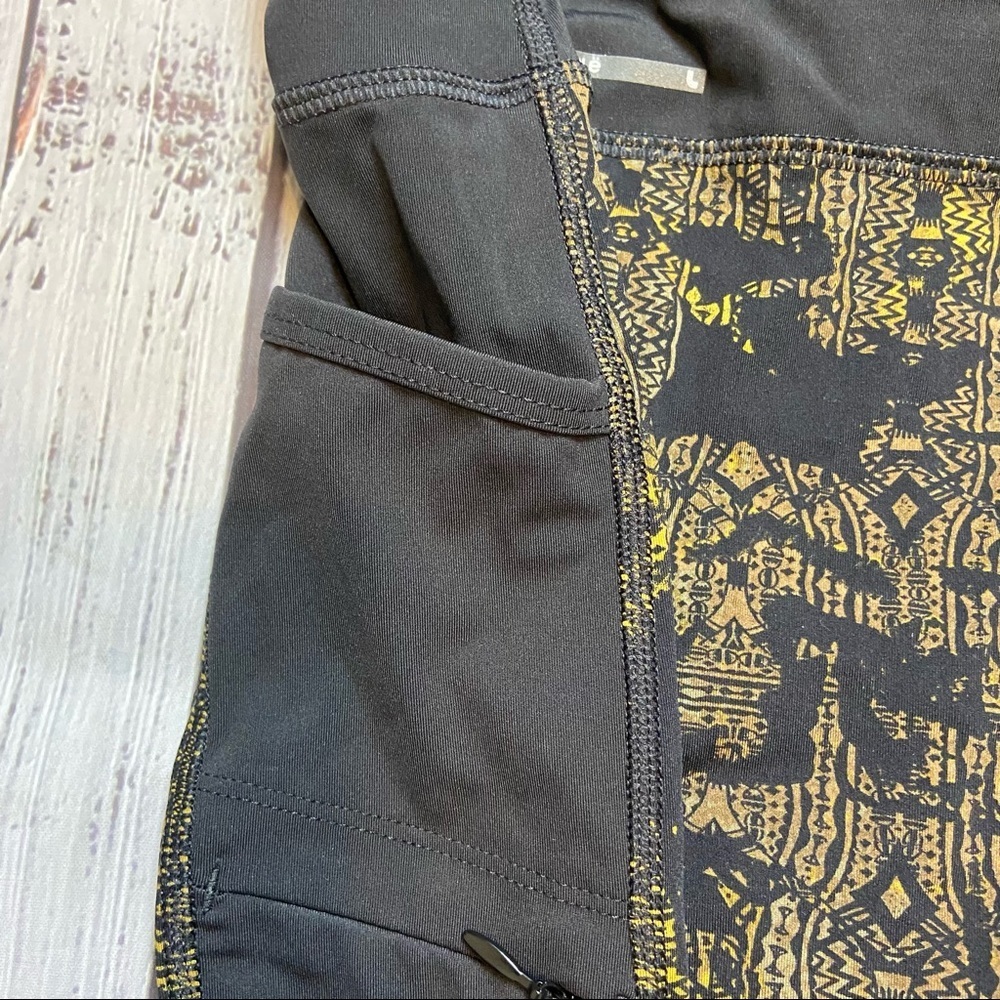 Lole Burst Black and Gold Print Ankle Leggings. Size Small. EUC - Picture 5 of 13
